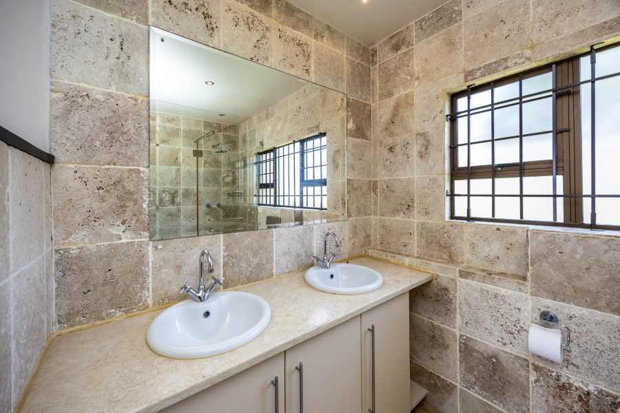 4 Bedroom Property for Sale in Beacon Bay Eastern Cape